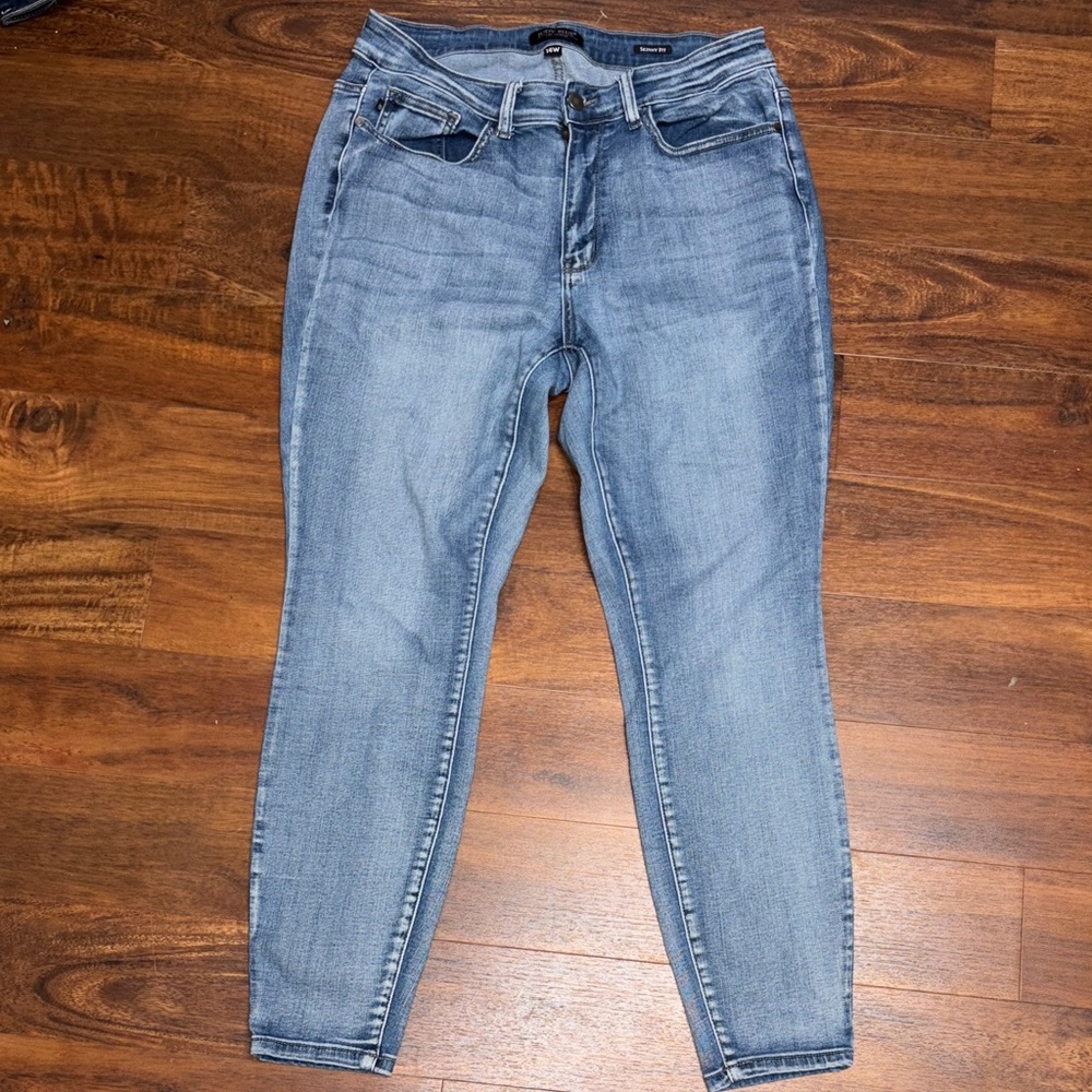 Judy Blue Size 14W Light Wash Skinny Blue Jeans 27" Inseam
